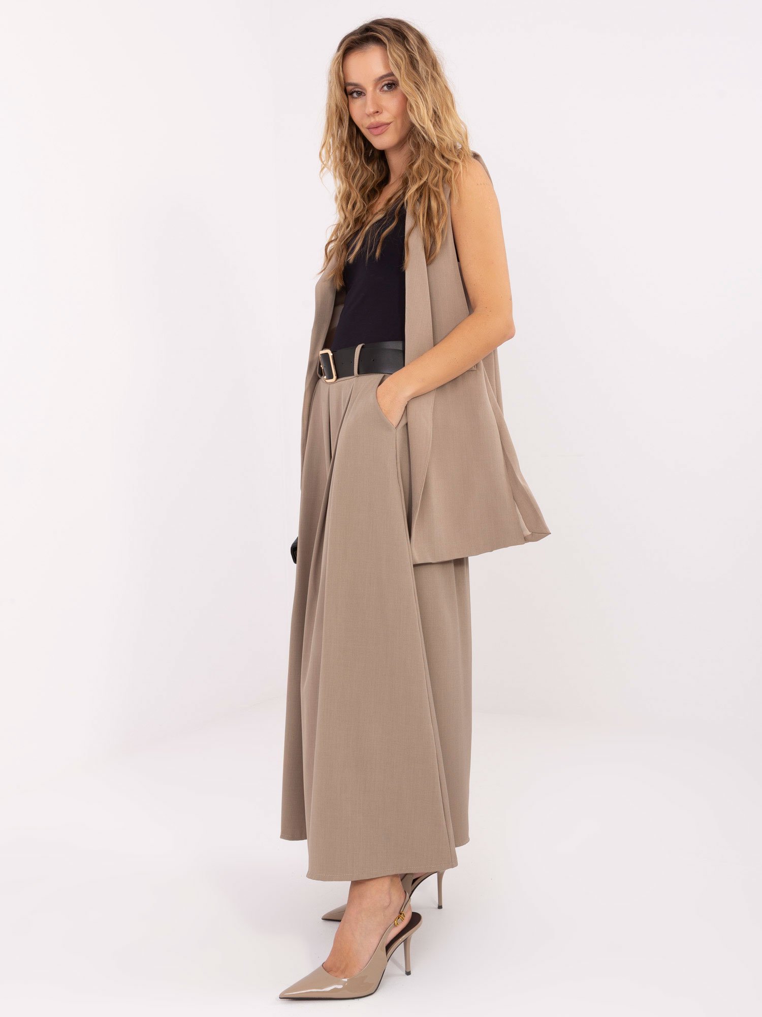 Falda elegante de traje con pliegues Behe – beige - Imagen 2