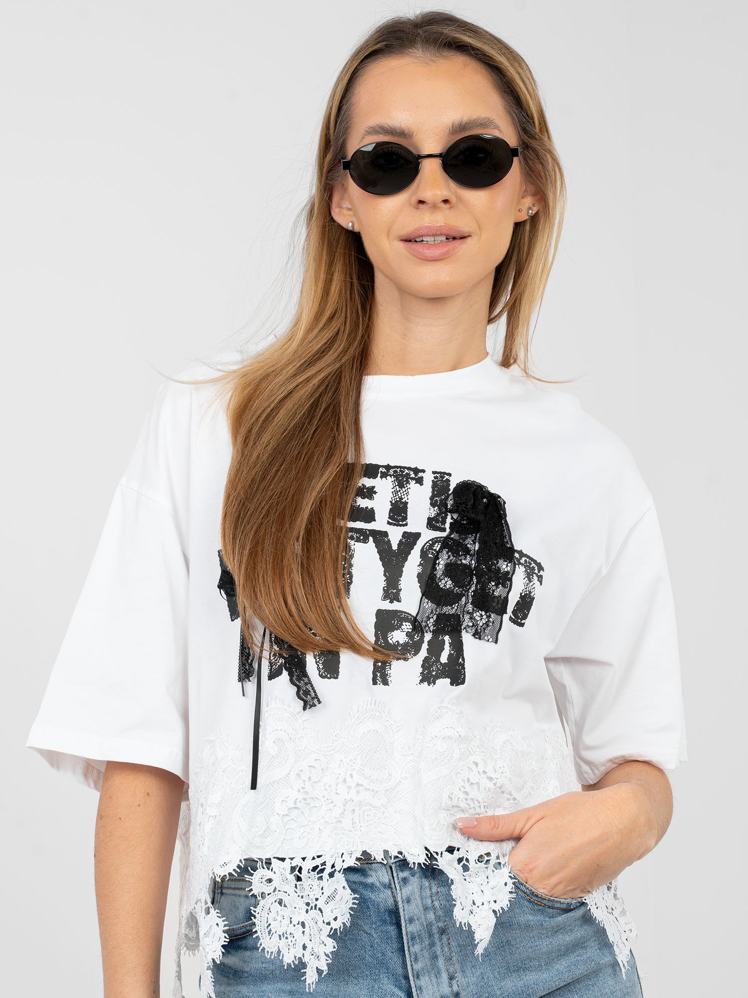 Blusa oversize con estampado y detalles de encaje LIVA - blanco - Imagen 4