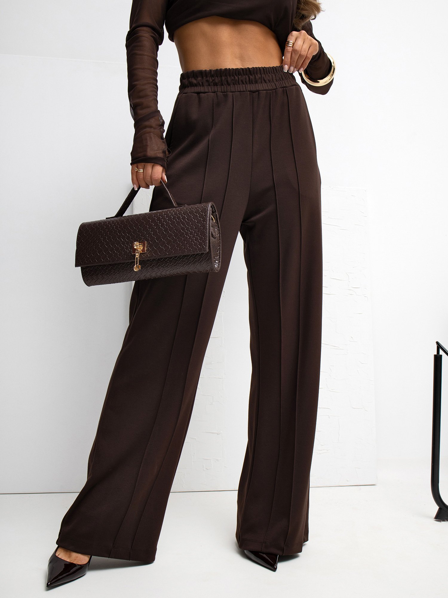 Pantalón palazzo de punto con bolsillos BASIC – marrón - Imagen 4