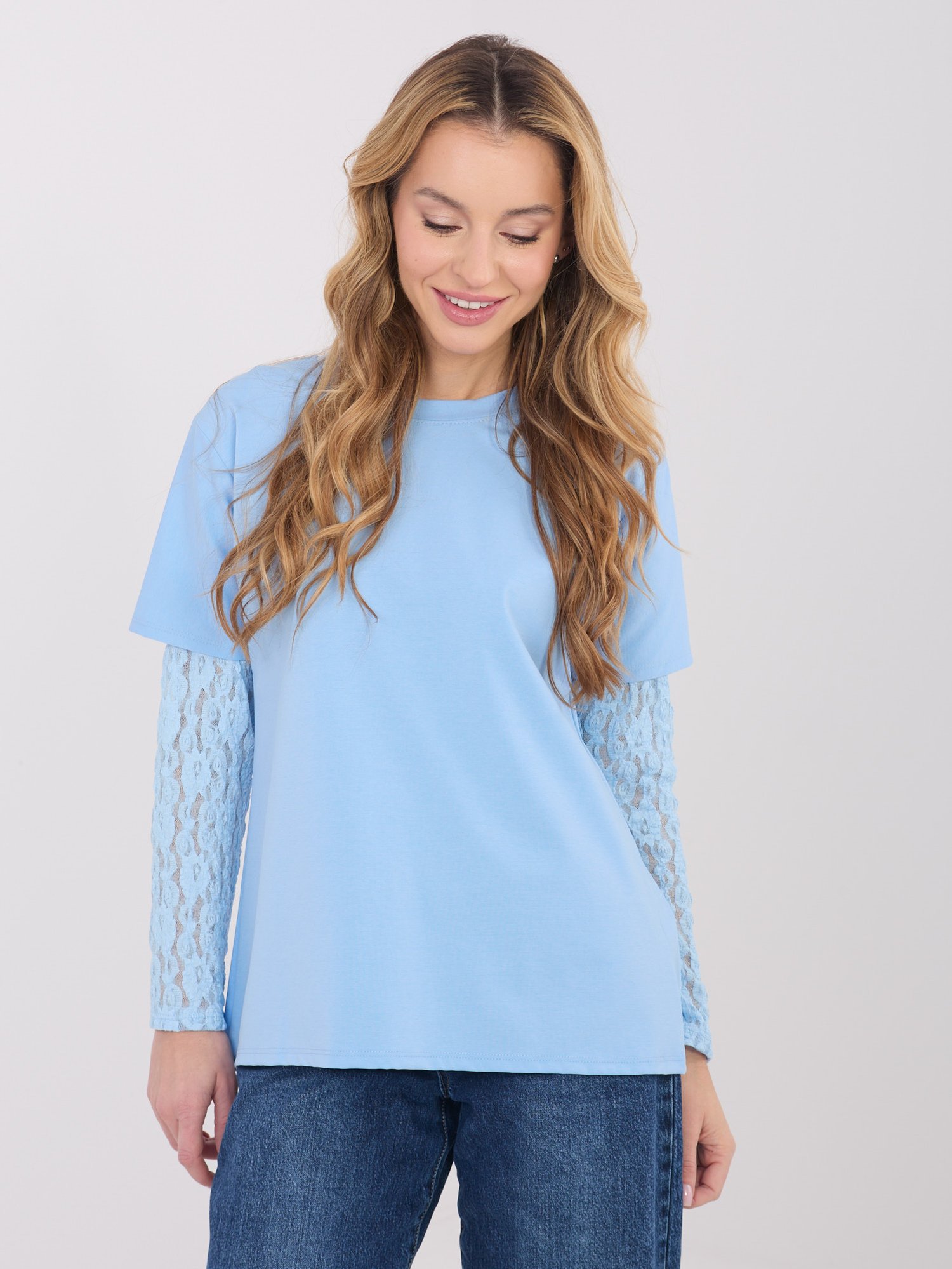 Blusa casual con mangas largas de encaje Odelia – azul claro