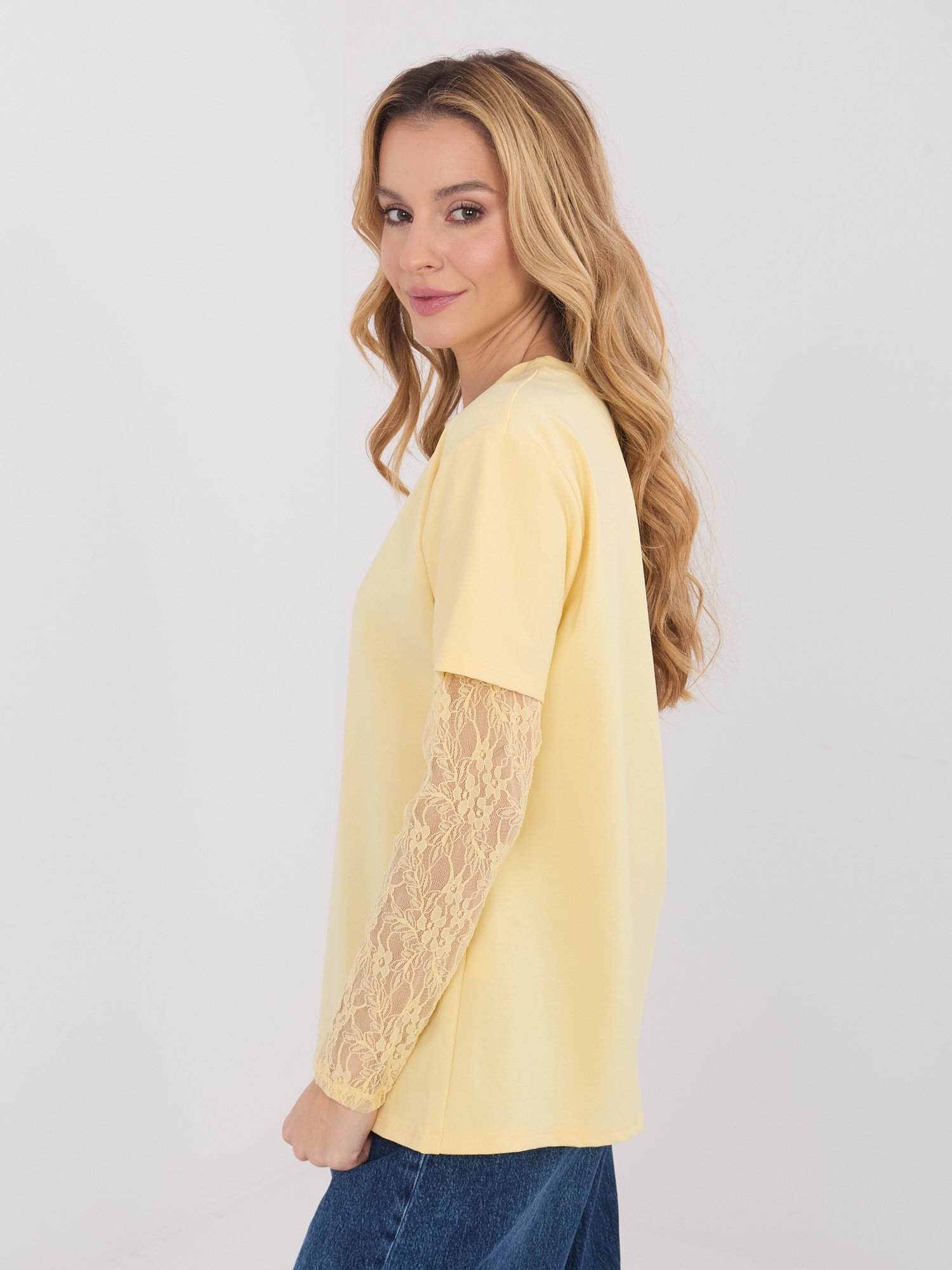 Blusa casual con mangas largas de encaje Odelia – amarillo claro - Imagen 2