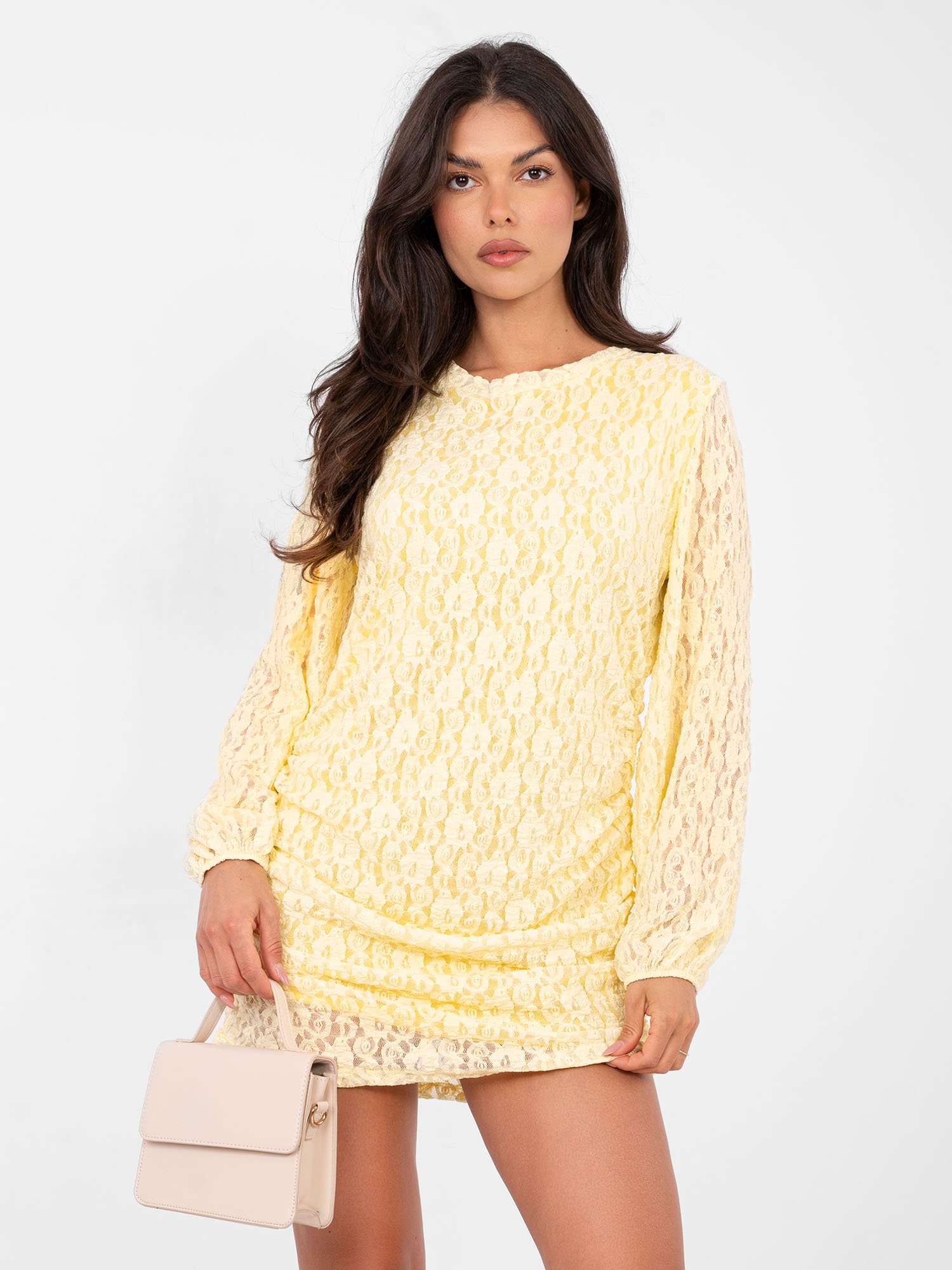 Vestido de encaje con mangas transparentes AMBER - amarillo claro