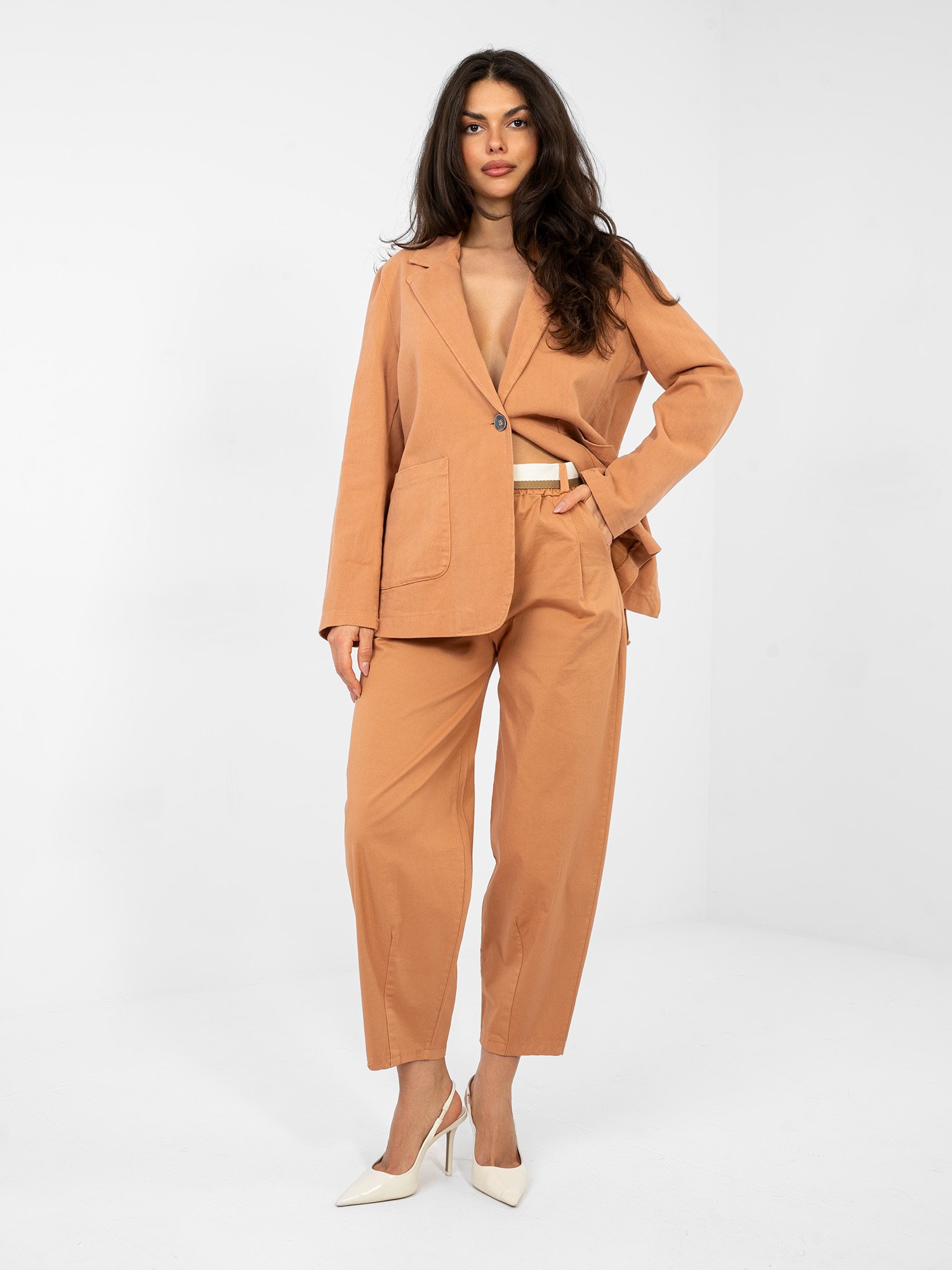 Pantalones modernos con costuras en el bajo SILVARA - naranja oscuro