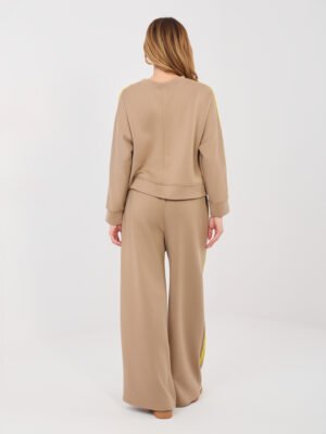 Alternative view of Conjunto de sudadera y pantalón con franjas laterales LUISS - beige oscuro