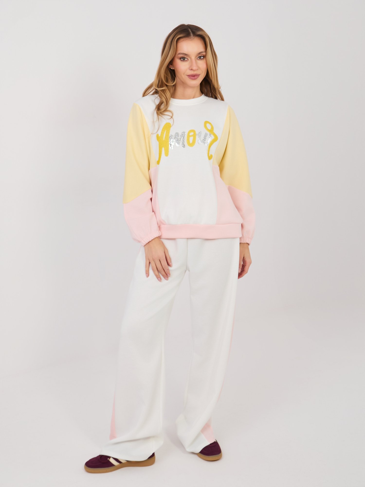 Conjunto casual con detalle de letras brillantes CHARLY - ecru