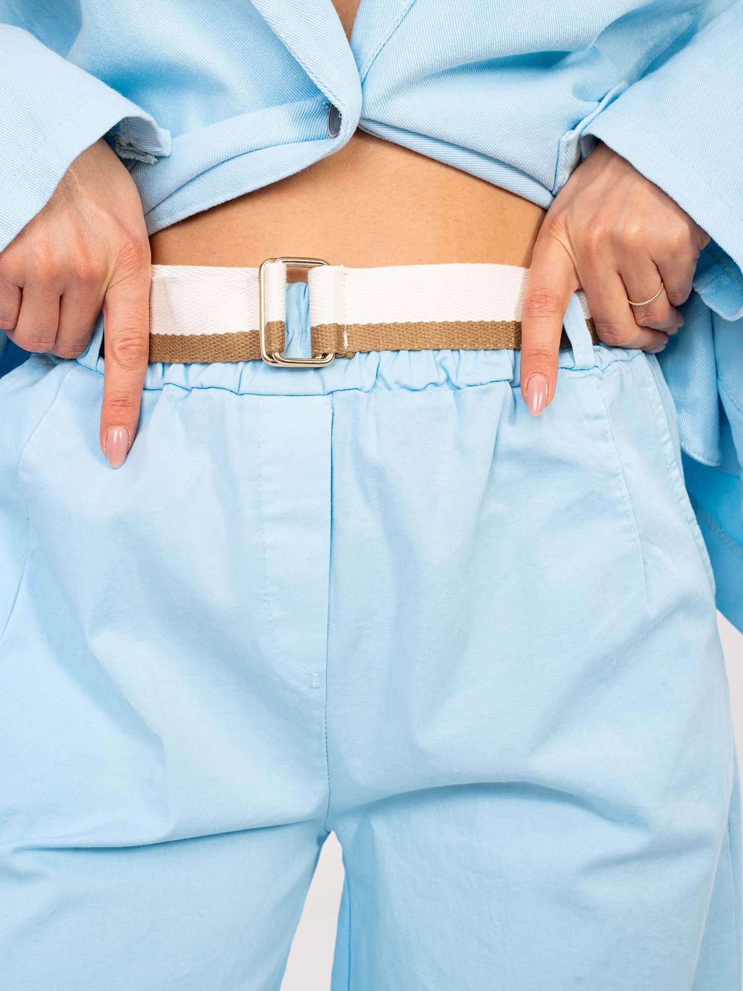 Pantalones modernos con costuras en el bajo SILVARA - azul claro - Imagen 4