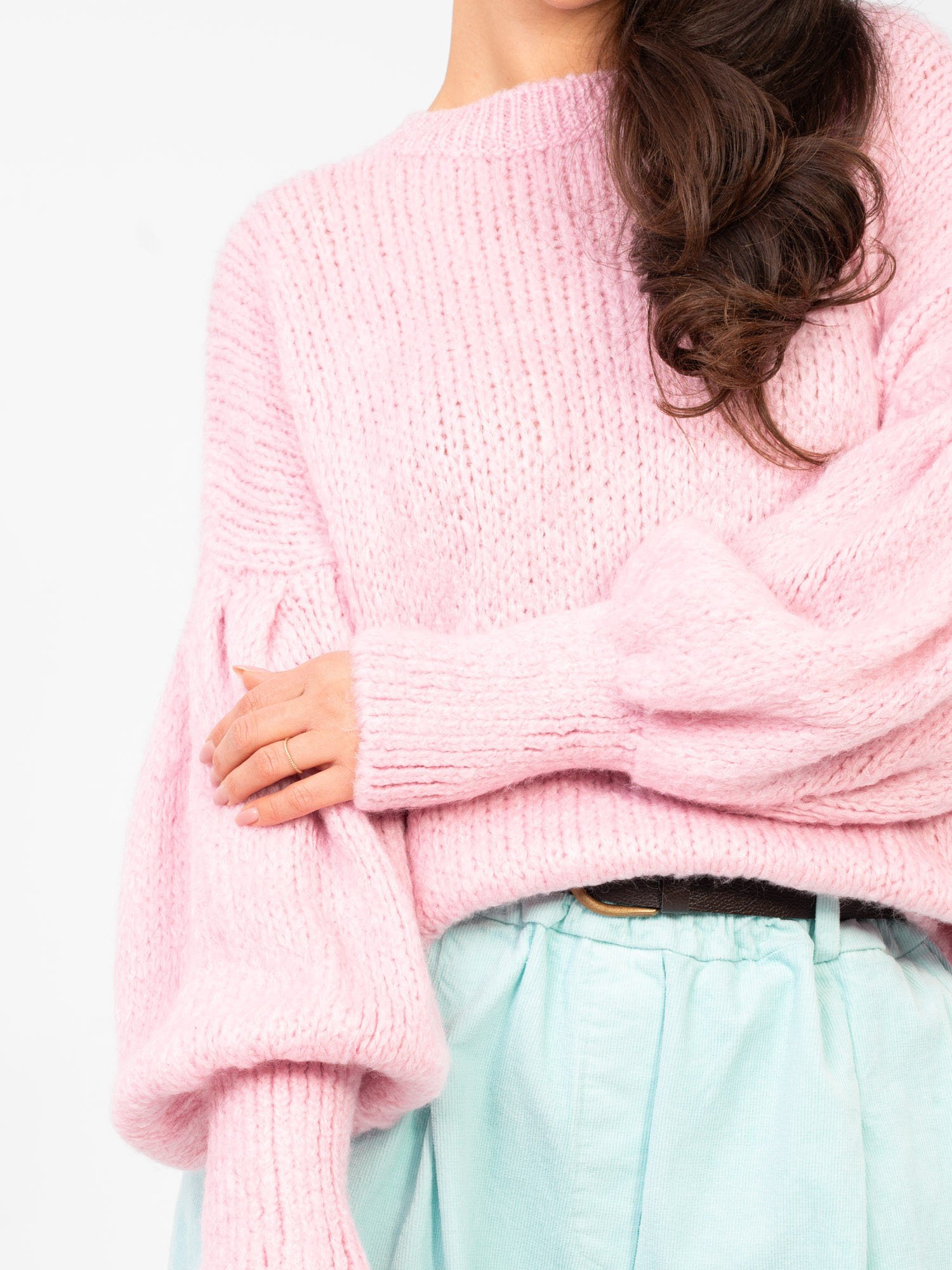 Oversize jersey con lana y mangas abullonadas RIA - rosa claro - Imagen 2