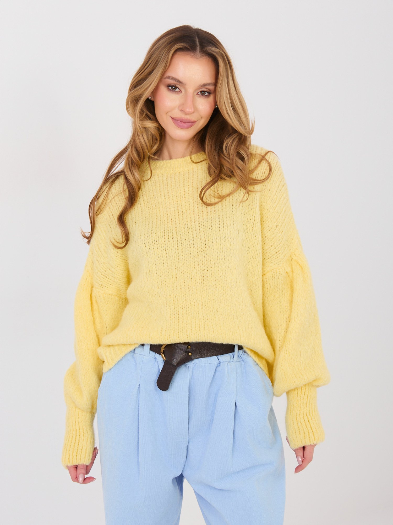 Oversize jersey con lana y mangas abullonadas RIA - amarillo claro - Imagen 3