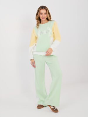 Conjunto casual con detalle de letras brillantes CHARLY - verde claro